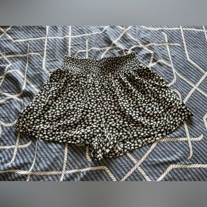 Women’s High Waisted Casual Shorts w/ flower design